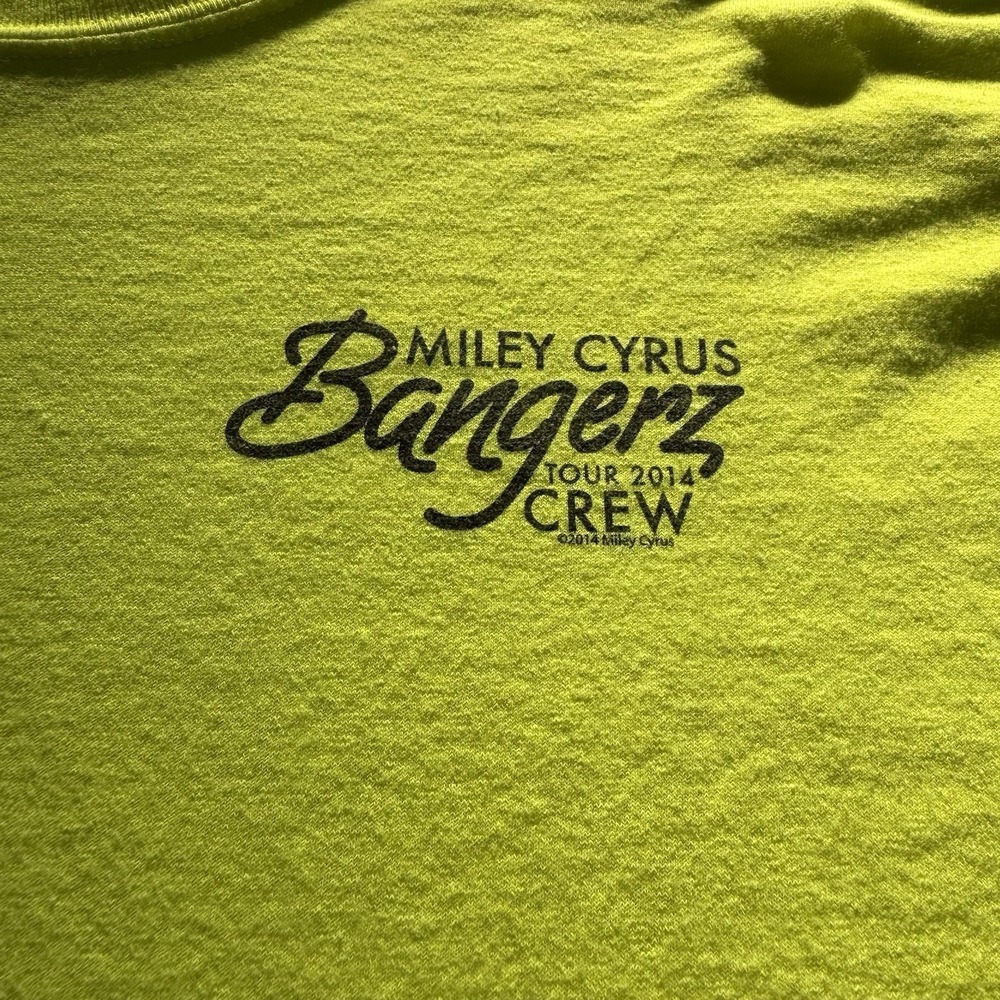 Miley Cyrus Bangerz 2014 Concert Crew T Shirt Size XL Hi Vis Yellow